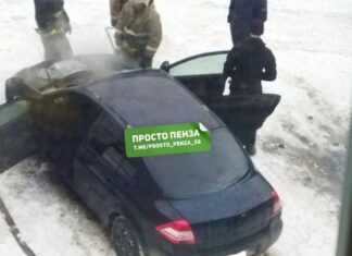 Загоревшийся «Рено Логан» на Кижеватова в Пензе тушили 5 человек