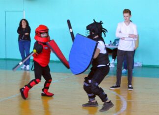 Пензенские мальчишки осваивают искусство мечевого боя