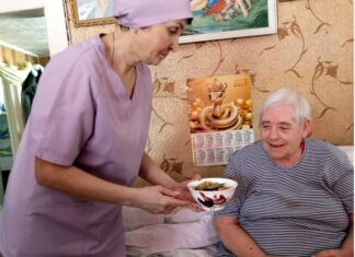 Кому положена бесплатная сиделка