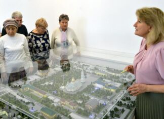 Пенсионеры прикоснулись к православному сердцу Пензы