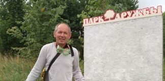 Энтузиаст своими руками создает парк в микрорайоне Заря