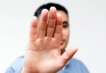 Как уберечь подростков от вредных привычек