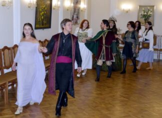 Губернаторский дом превратился в Средиземье