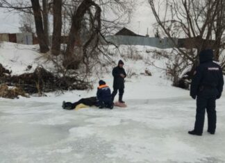 Со льда реки в Пензе спасли мужчину с признаками обморожения