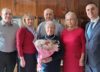 В Пензе с 95-летним юбилеем поздравили участницу трудового фронта