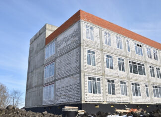 Школу в пензенской Заре строят круглосуточно