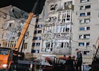 Пензенцы разбирают завалы в обстрелянном Токмаке