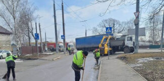 Улицы Пензы очищают от льда и песка