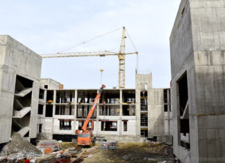 Школу на 1100 мест в Заре планируют достроить к августу