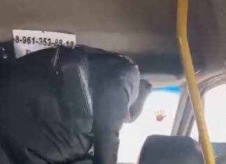 Пензенцам пришлось выбираться из маршрутки через переднюю дверь