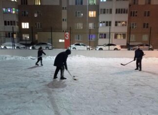 На 13 хоккейных площадках в Пензе организовали работу дворовых тренеров