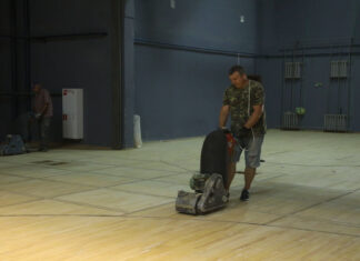 В пензенском драмтеатре впервые отшлифовали паркет на главной сцене