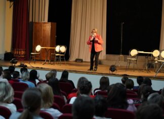 Пензенцев приглашают на песенный конкурс-фестиваль «Когда цветут сады…»