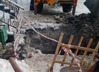 В Пензе засыпали яму, в которую ранее упал мужчина