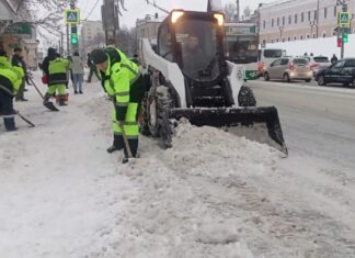 Дороги Пензы круглосуточно очищают от снега и льда
