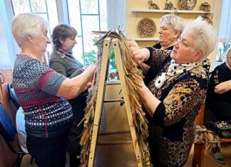 Пенсионерки из Пензы шьют маскировочные костюмы для бойцов СВО