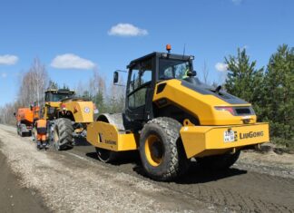 В Лопатинском районе ремонтируют 15-километровый участок трассы